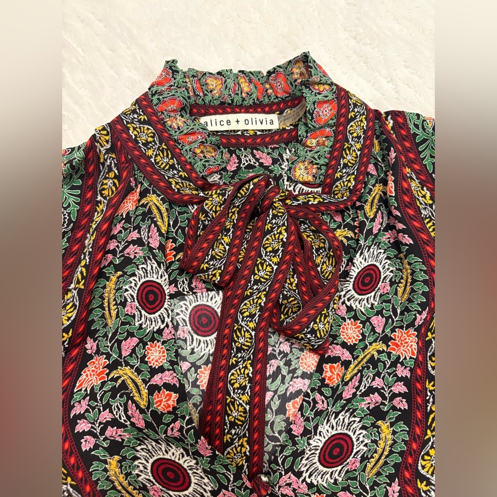 Alice + Olivia Reilly Ruffle Tie Neck Collar Flower Blouse Size XS - Picture 10 of 14